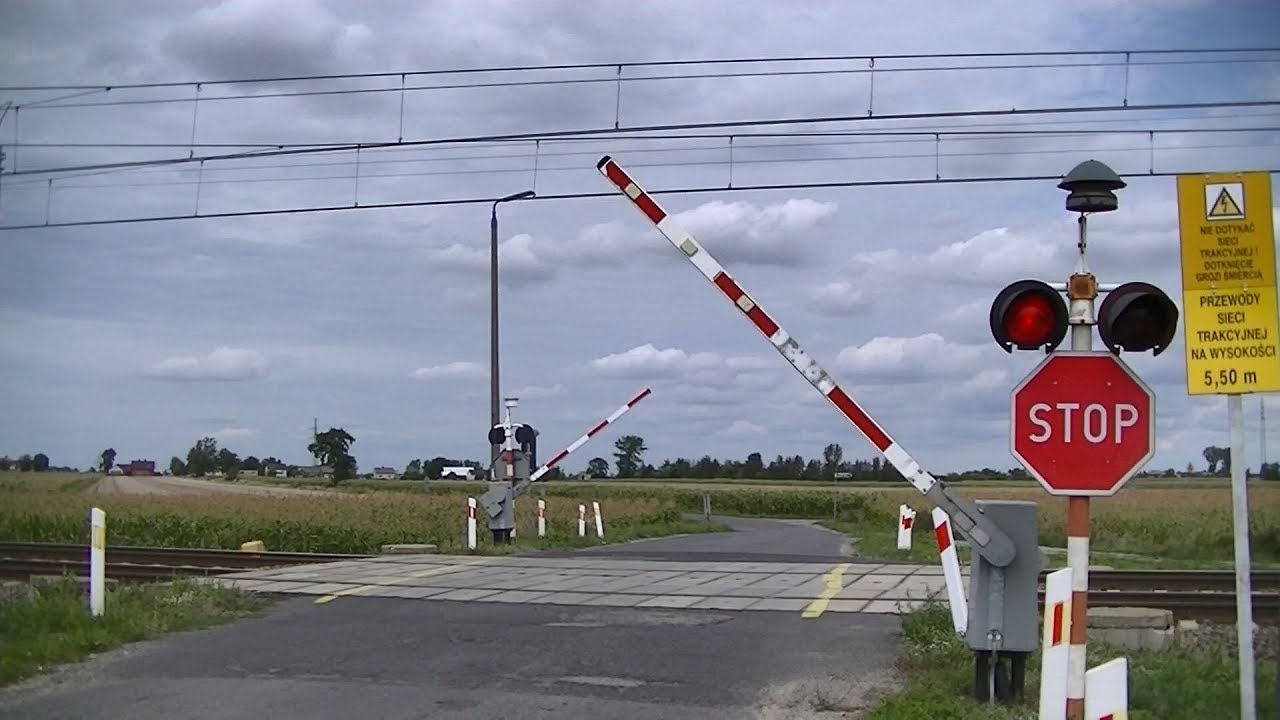 Spoorwegovergang Zosinów (PL) // Railroad crossing // Przejazd kolejowy