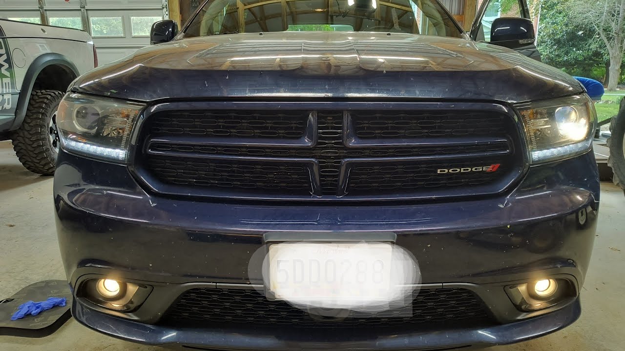 Замена ламп в фарах Dodge Durango 2018 года