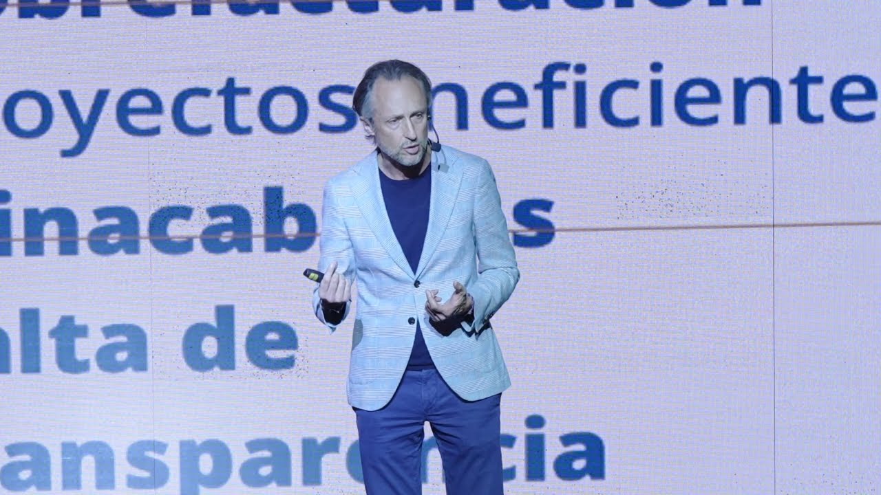 ¿Cómo el gasto público puede cambiar al mundo? | Giuseppe Mancinelli | TEDxSanAngel