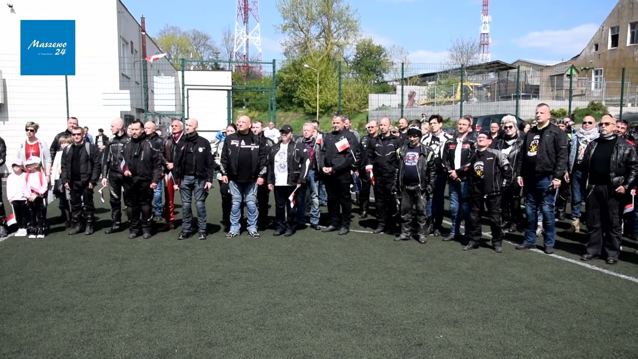 Wyjątkowy Dzień Flagi w Maszewie. Ponad 120. motocykli na ulicach