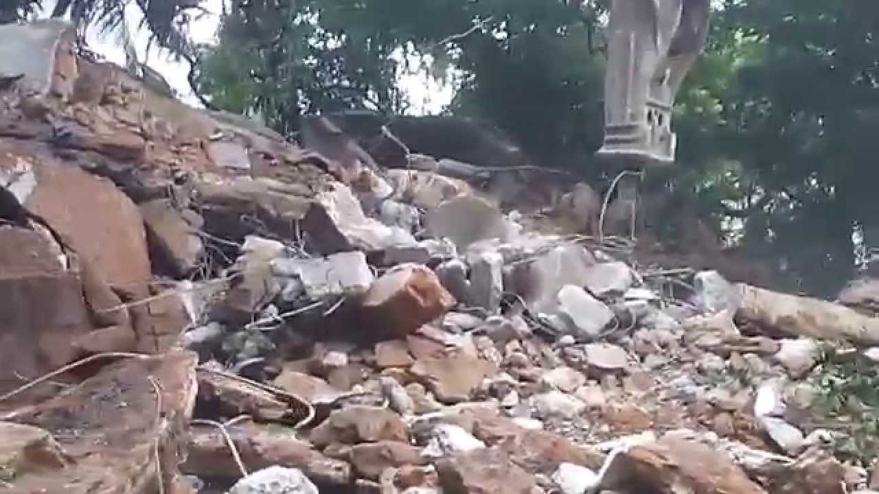 Ganmar Building Demolition Contractors in Chennai India using hydraulic poclain breaker-9841009229