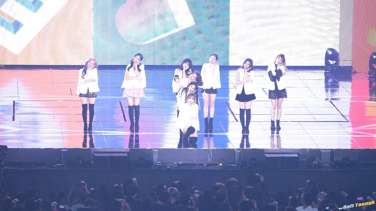 181106 트와이스 TWICE '하트쉐이커 & What is Love? & Dance The Night Away' 4K 직캠 @MBC 지니뮤직어워드 by DaftTaengk