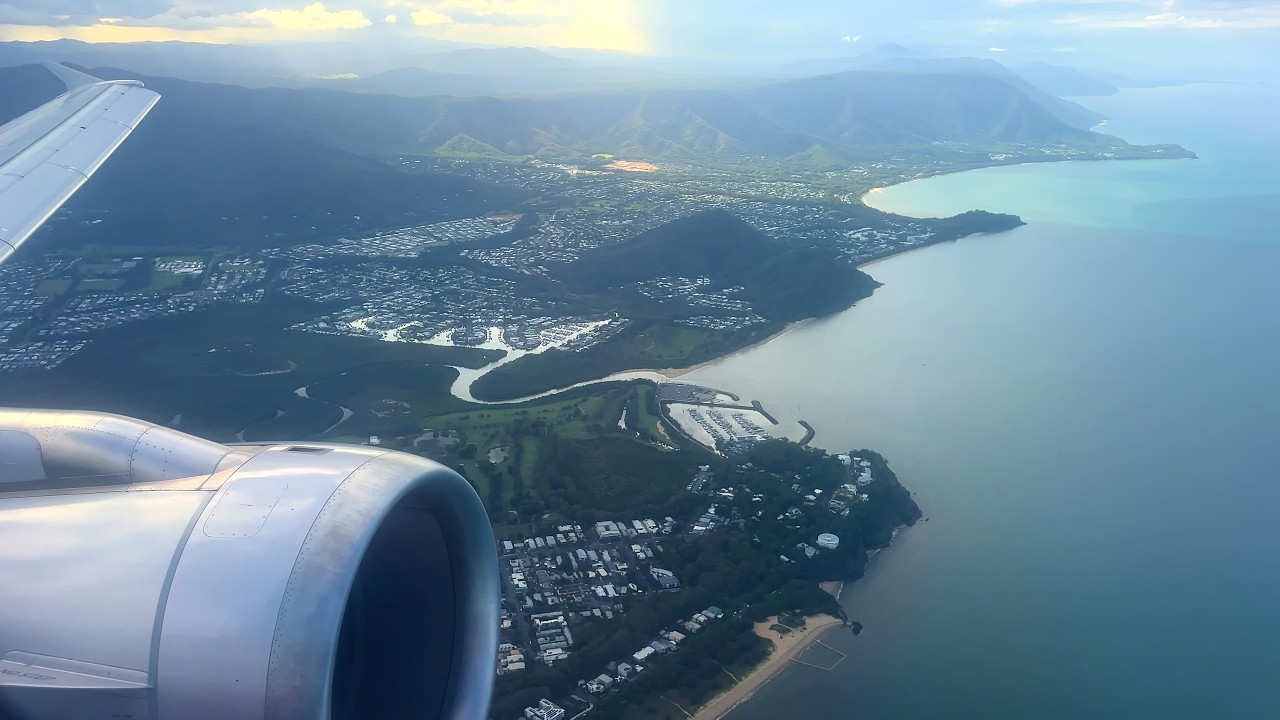 Full Flight - Cairns to Sydney Jetstar JQ955 Airbus 320-200