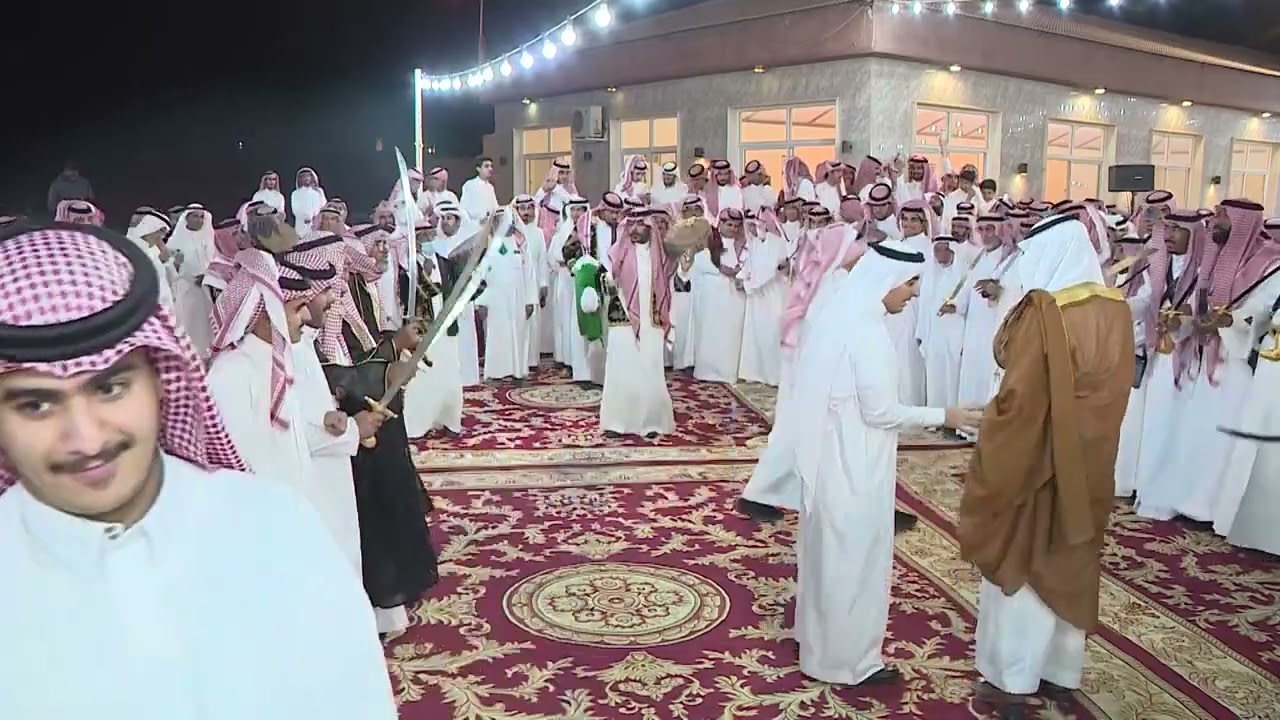 جانب من العرضة النجدية في حفل  أسرة  آل محمد السنوي بمدينة تمير  1444هـ