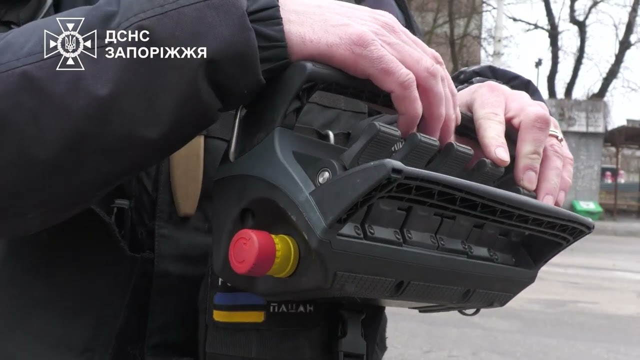 Запоріжжя: піротехніки ДСНС знешкодили залишки реактивного снаряду