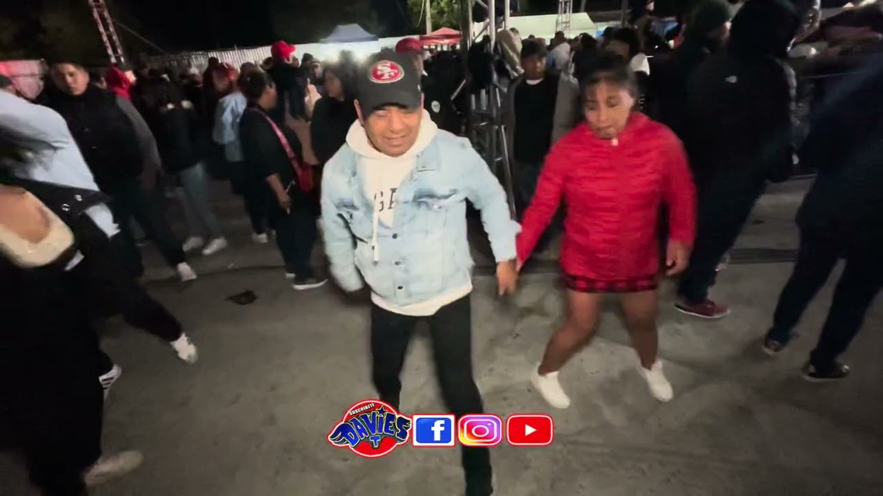 Mira Como baila esa chica con SONIDO MANHATTAN LOS REYES TLANECHICOLPAN