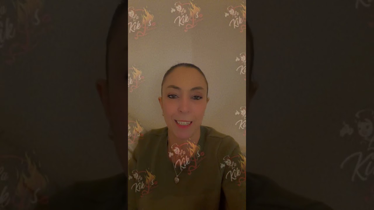 Siempre con su arrogancia haciendo de menos a la gente trabajadora 