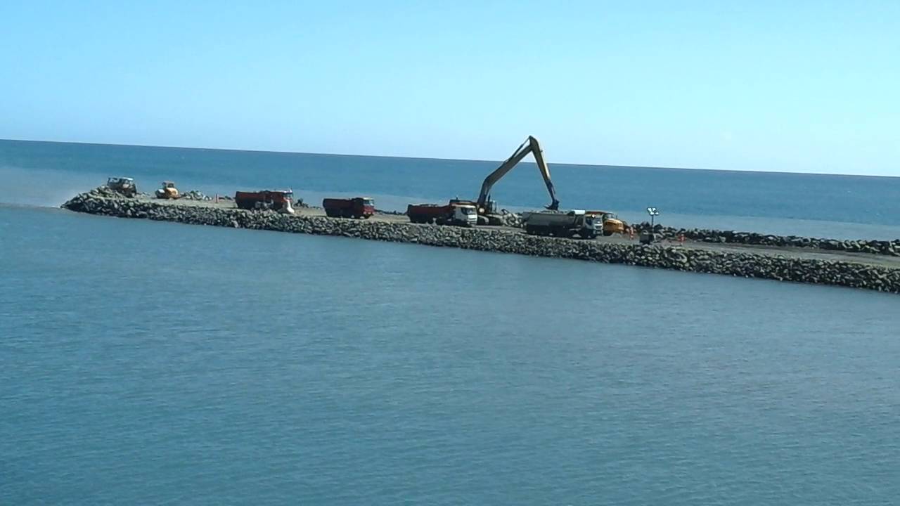 ÎLE DE LA RÉUNION,Chantier Digue Versus Route en Corniche,18 AOÛT 2016.