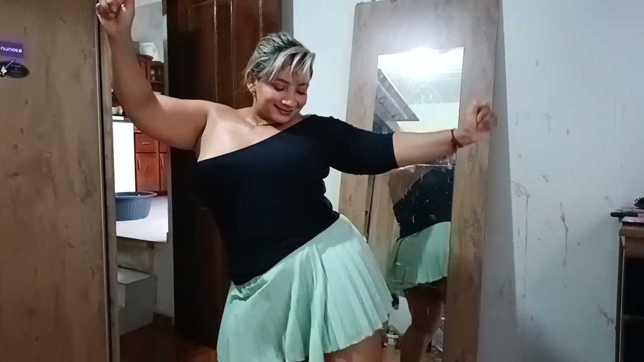 ELA ESTÁ ARRASANDO COM ESTA ROUPA
