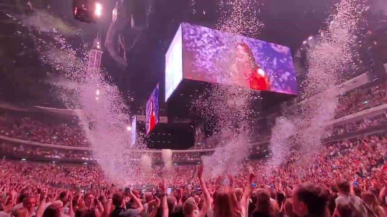 Billie Eilish - Happier than ever & Birds of a feather - UBER-Arena - Berlin - 09.05. 2025