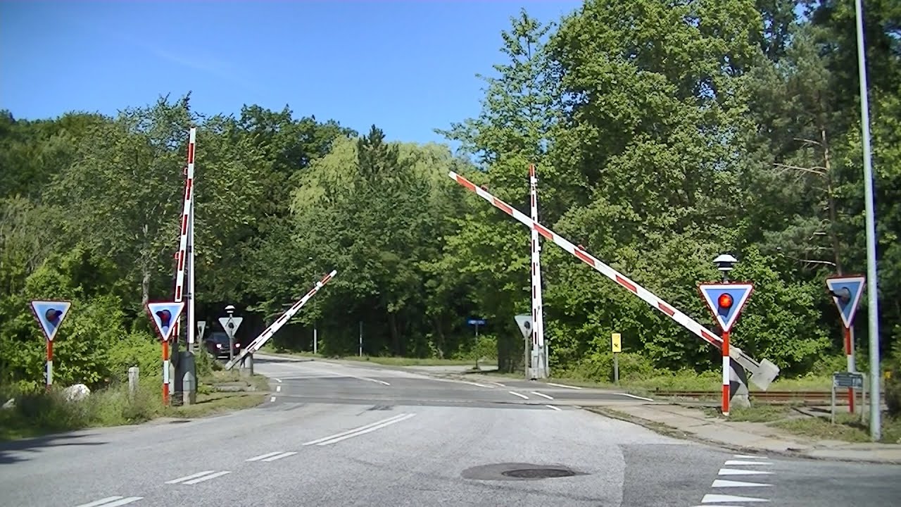 Spoorwegovergang Jyderup (DK) // Railroad crossing // Jernbaneoverskæring