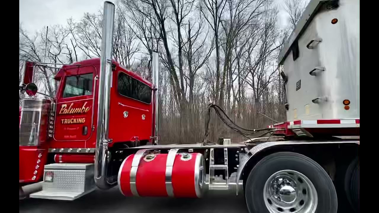 Dump truck Peterbilt with great sounding quad horns