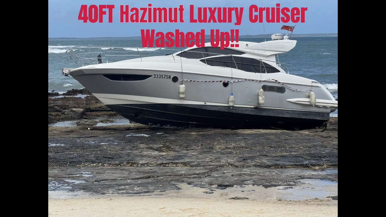 Huskisson Jervis Bay 40ft boat washed up on Rocks!!