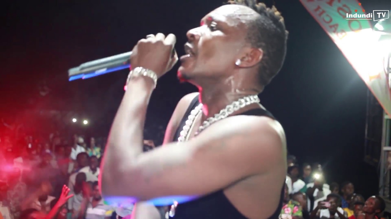 #indundi Tv| Koffi vs Konzi|Big Fizzo on stage  (Lacosta Beach)