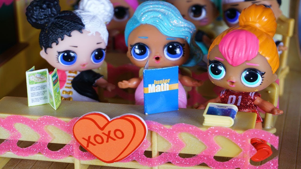 LOL SURPRISE DOLLS Valentines Day At School!