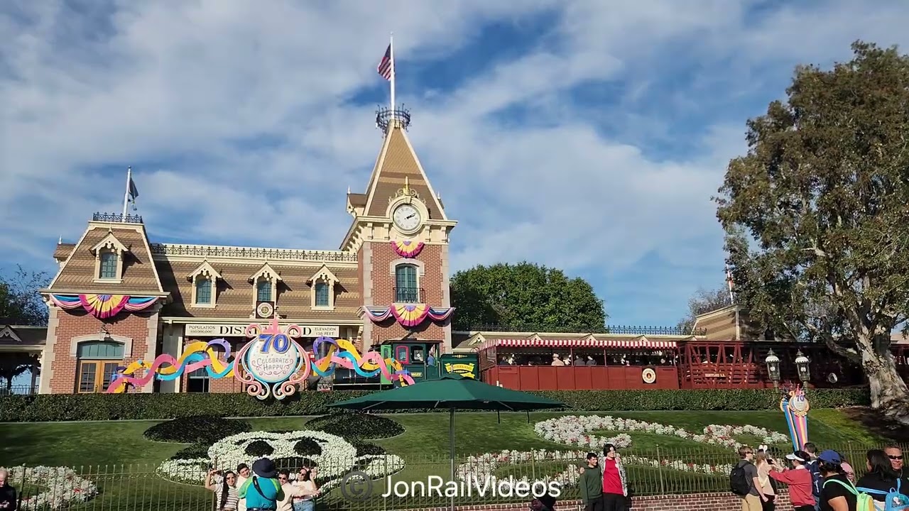 12/19/25 Pre: The Disneyland Railroad: Fred Gurley 3 arrives at Main Street-1
