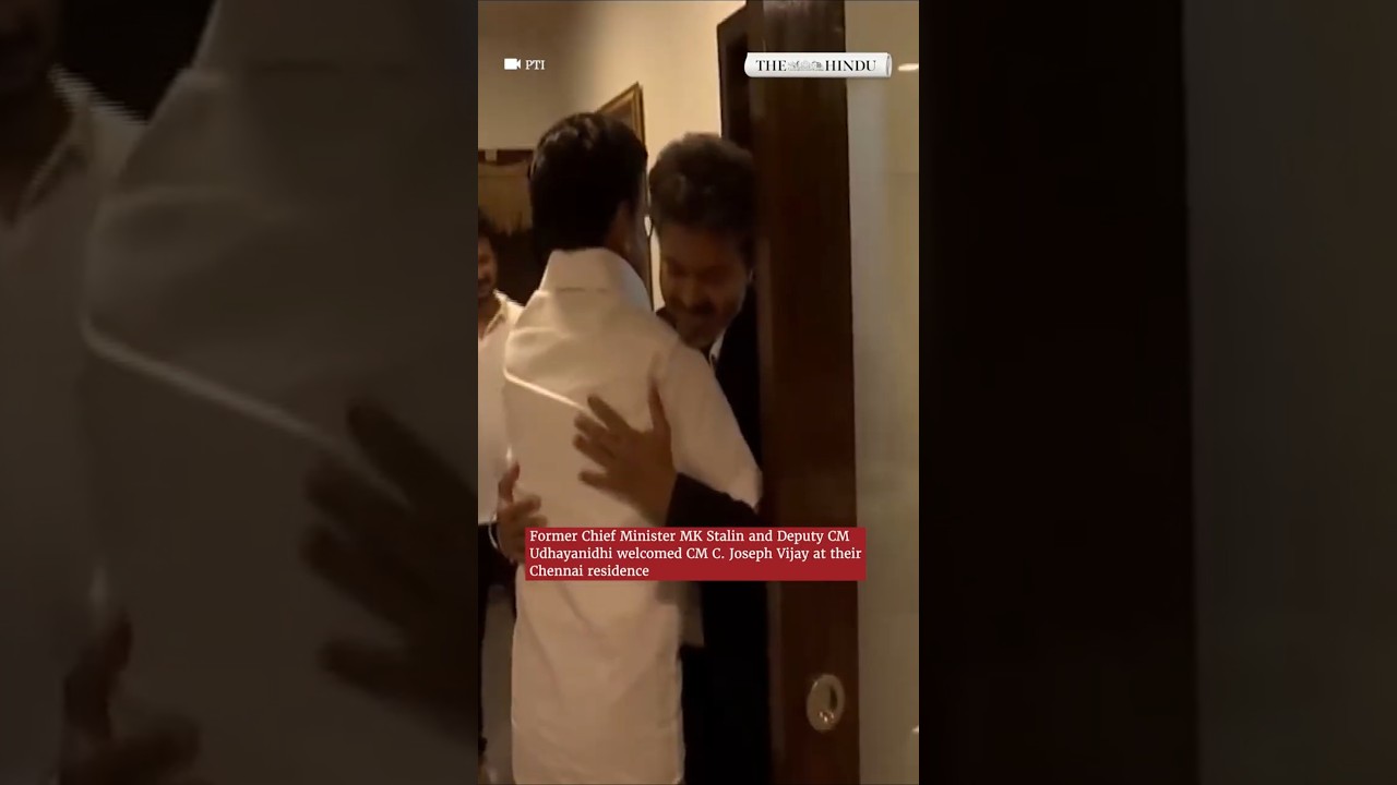 MK Stalin & Udhayanidhi welcome CM Vijay at his residence
