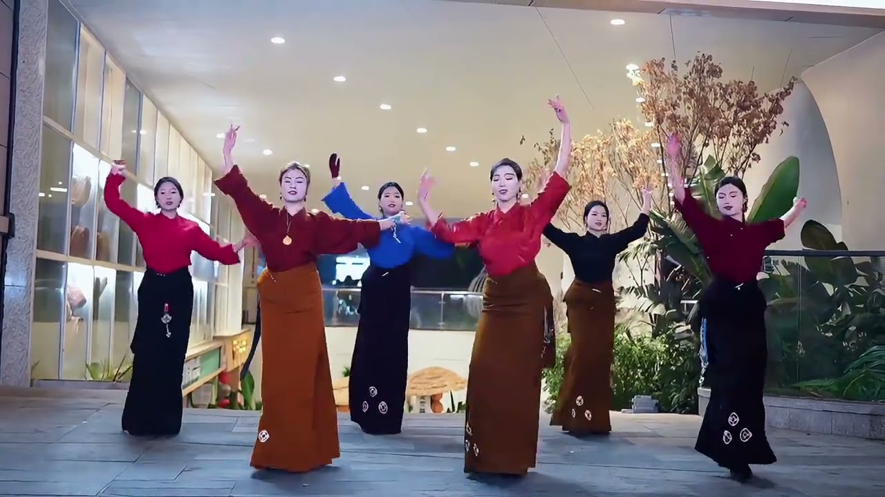 Счастливый танец Гочжуан Тибетская танцующая красавица