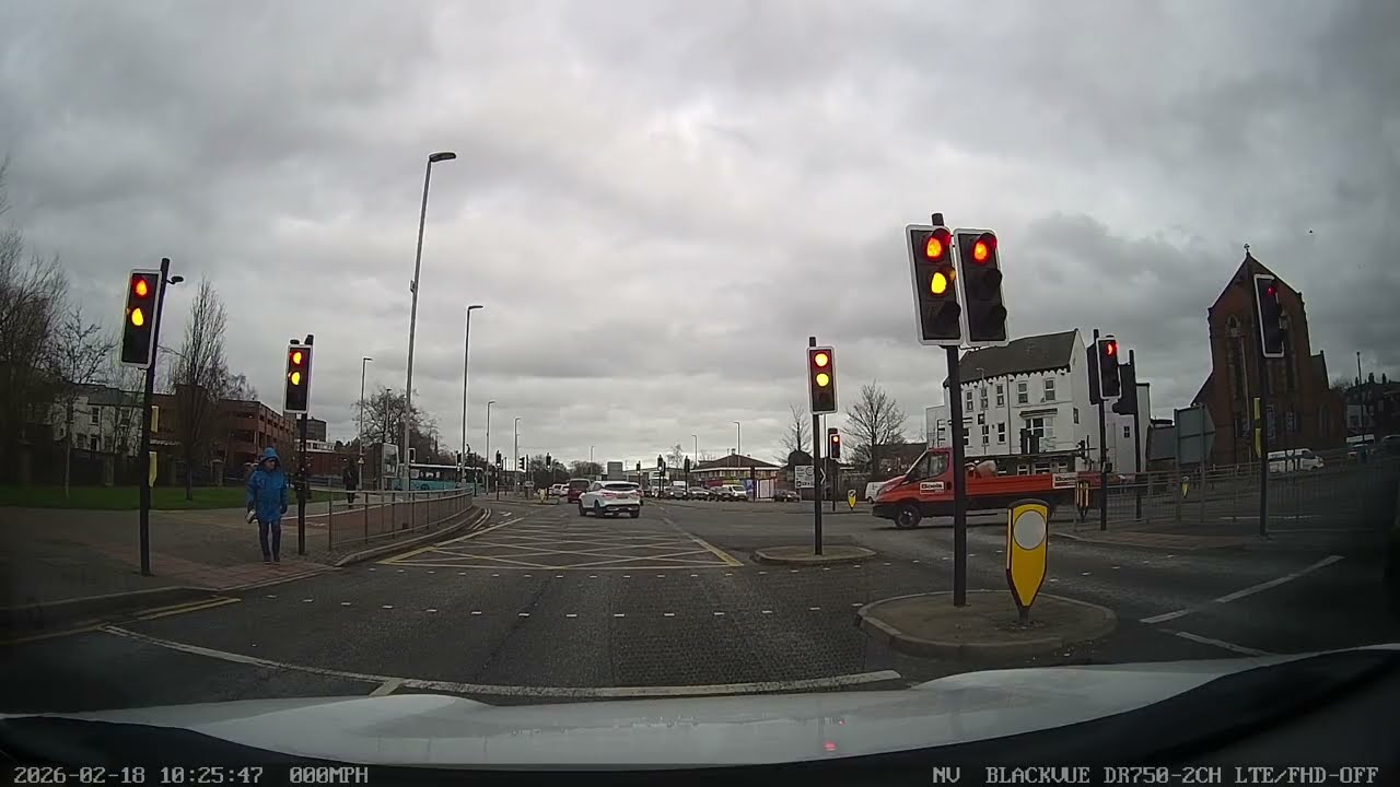 Darlington Driving test 10.04 1 driver fault and passed. Can you spot the 1 fault? Drive Automatic 