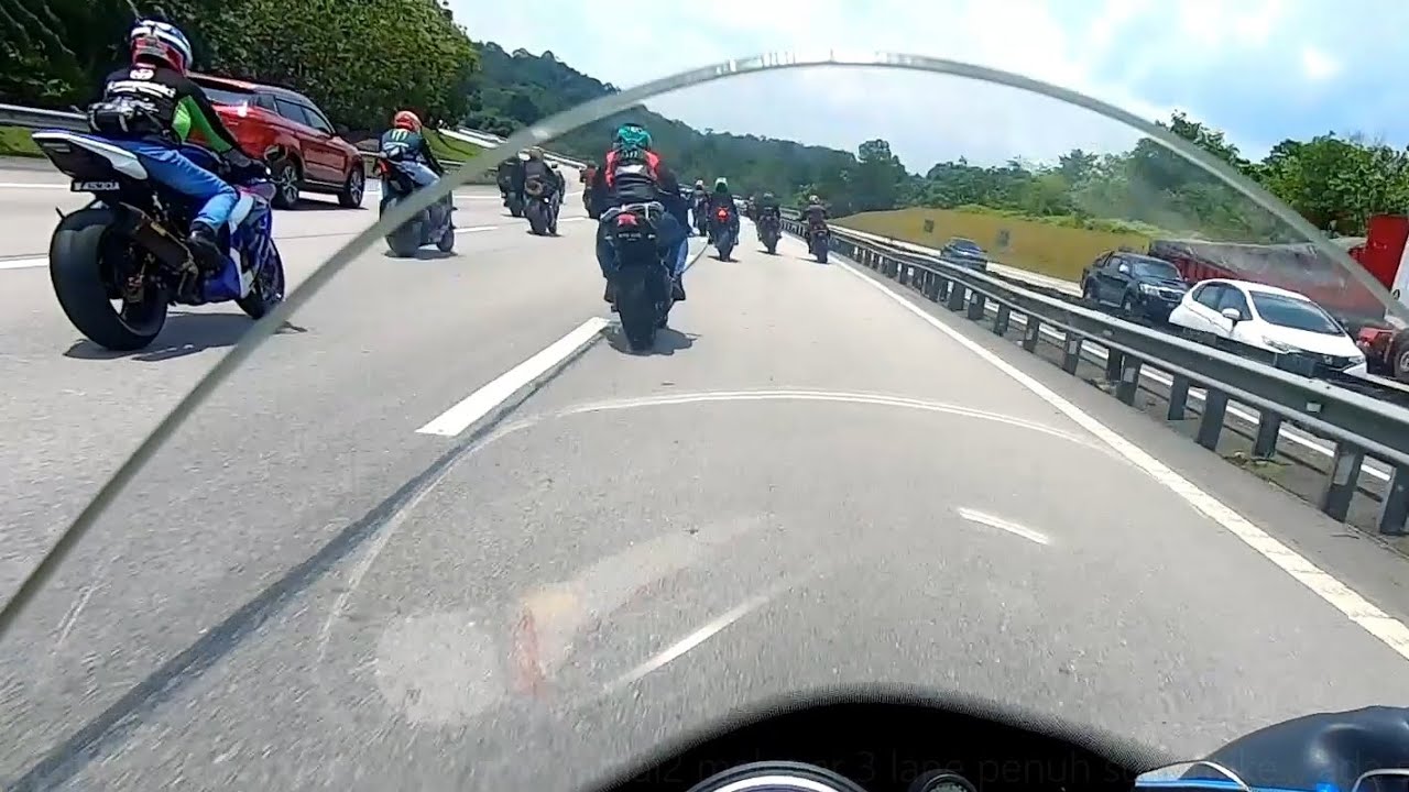 penuh 3 lane highway dgn moto...lady rider pun ada.. ducati v4 r1m s1k cbr gsxr1000rr zx10 rsv4