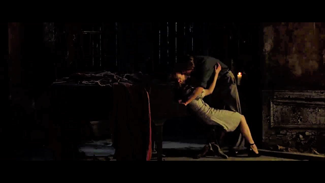 The Notebook (2004) - Kissing Scene