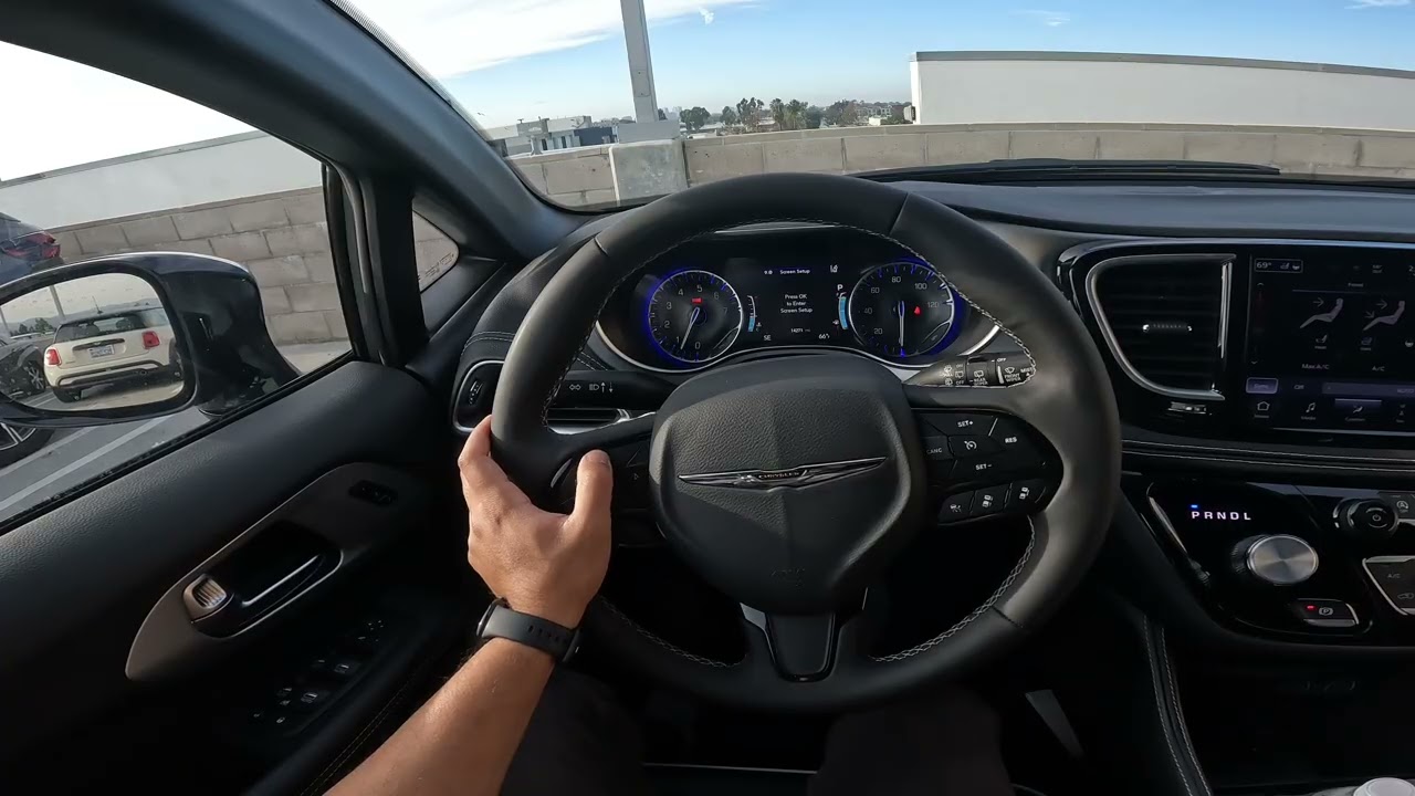 First POV Drive // 2025 Chrysler Pacifica Limited w/ S Appearance Package