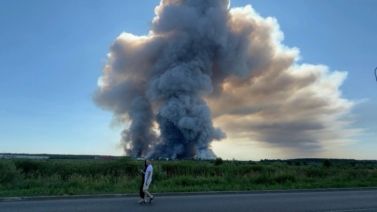 Huge smoke cloud over Russian logistics centre after Ukrainian drone attacks | AFP