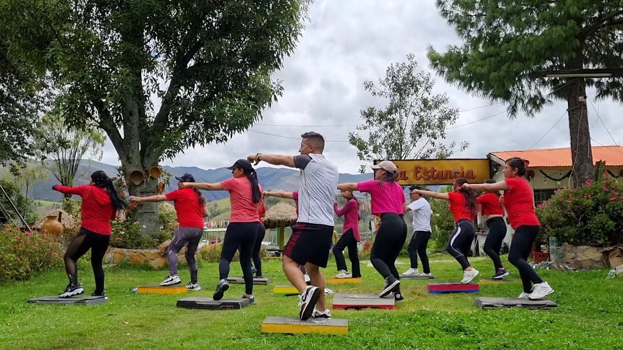 Full Body - Adoro, demonstration class with the JK group' | Jahziel Salas. 演習
