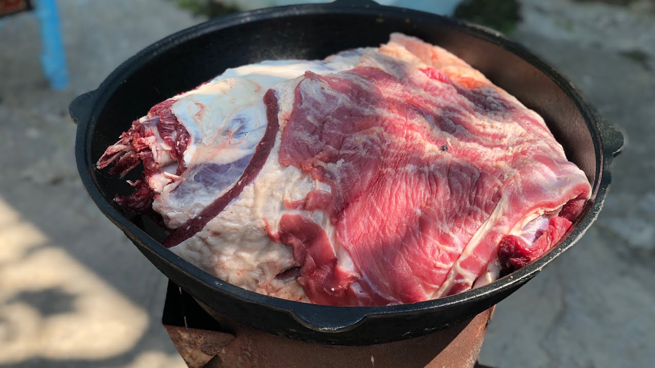 Мясо приготовленное в казане на костре, тает во рту! Казан кебаб из говядины!Узбекистан.