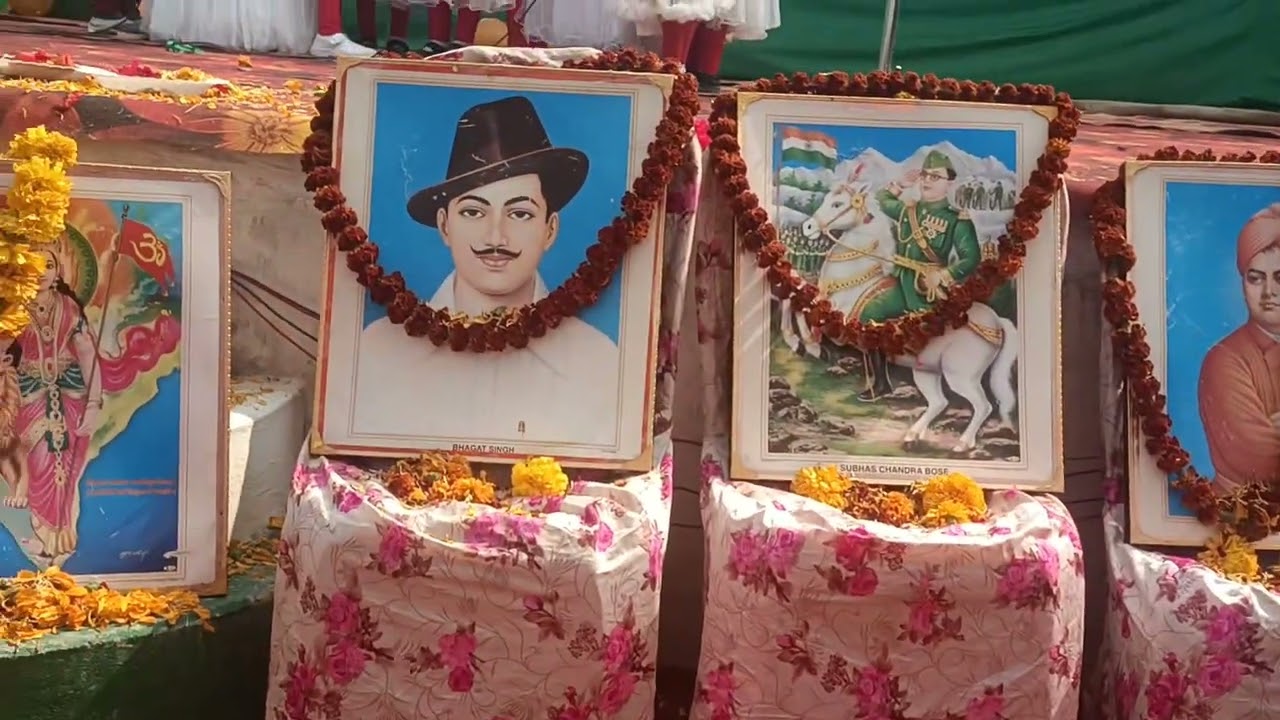 हम होंगे कामयाब स्मार्ट किड्ज पब्लिक स्कूल उज्जैनी के छात्र छात्राएं गाते हुए 