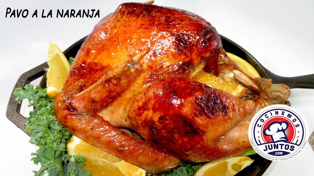 Pavo al horno a la naranja para accion de gracias.