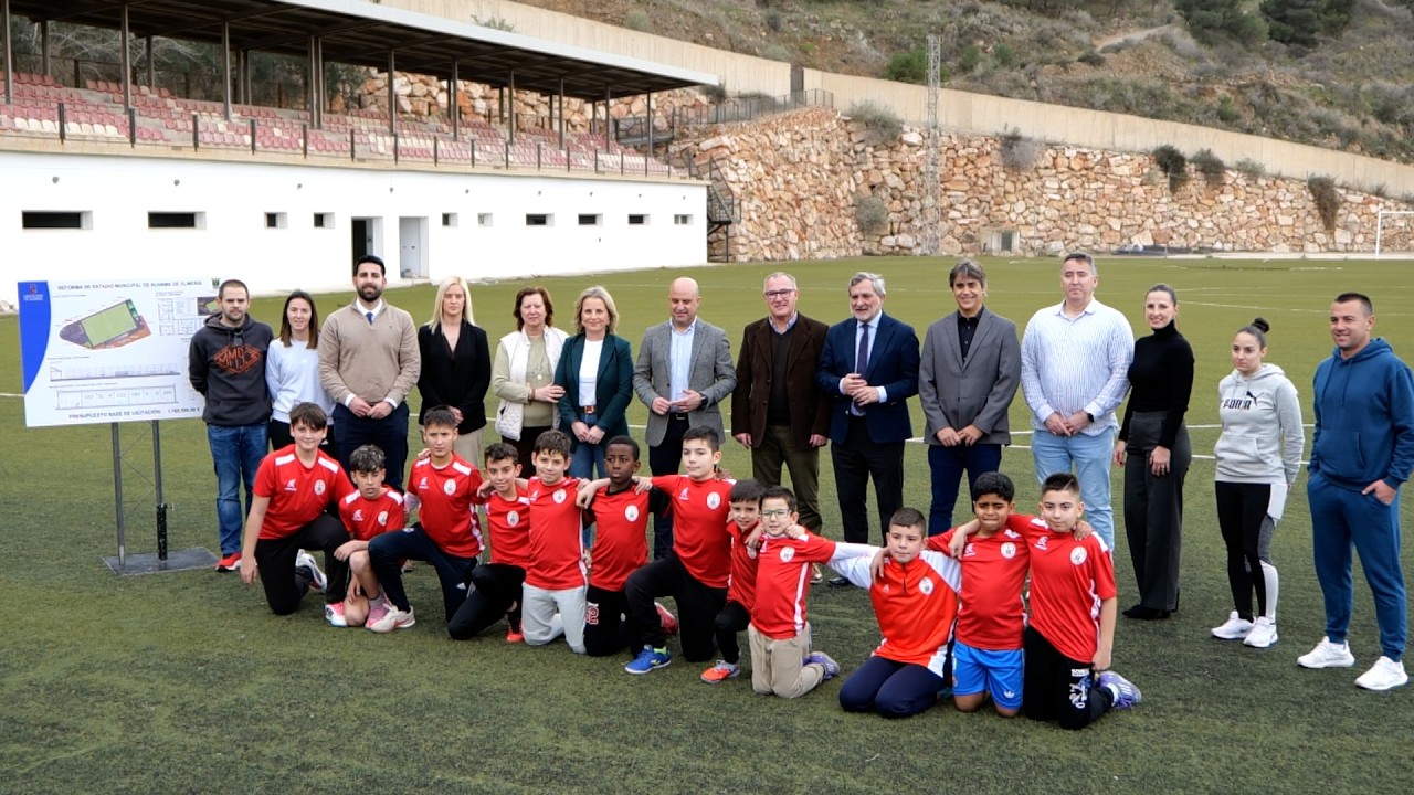 Firma del convenio para la construcción del nuevo Campo de Fútbol de Alhama de Almería