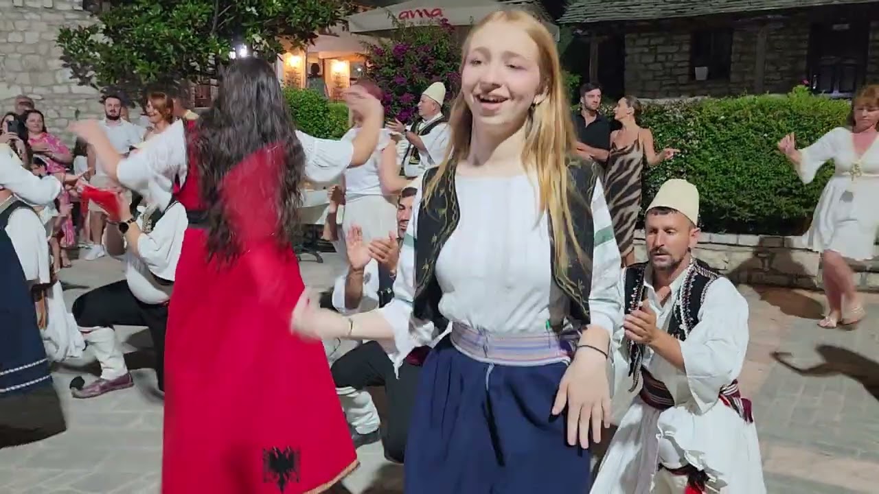 Zeri i Bilbilit Sarande me turist Polak Valle treshe dhe Barbaro Vasiliko.2025 tel.0692219803