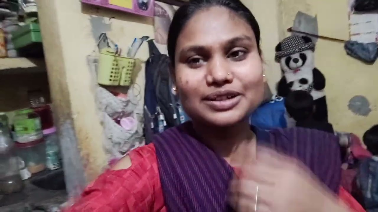 Aai hum sab chicken chawal roti kha rahi hun 