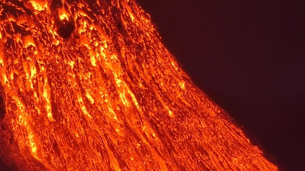 Volcano Drowns in Its Own #Lava 🌋 Giant Eruption at 1:20 am 02.07 #Iceland