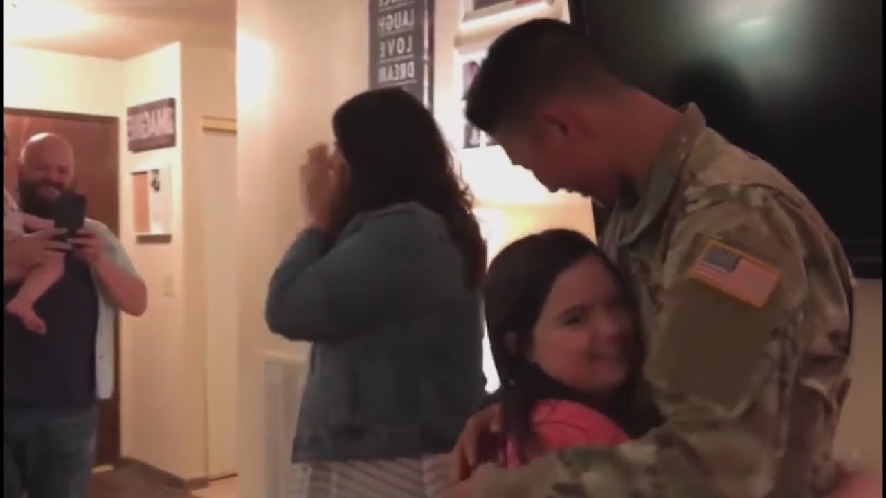 Quand les soldats rentrent chez eux par surprise! [1]