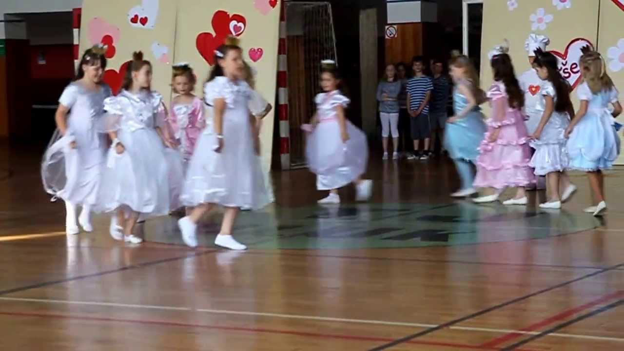 HLUK - AKADEMIE ŠKOLY 2013: 1.B - Buchet je spousta (www.SlovackoDNES.cz)