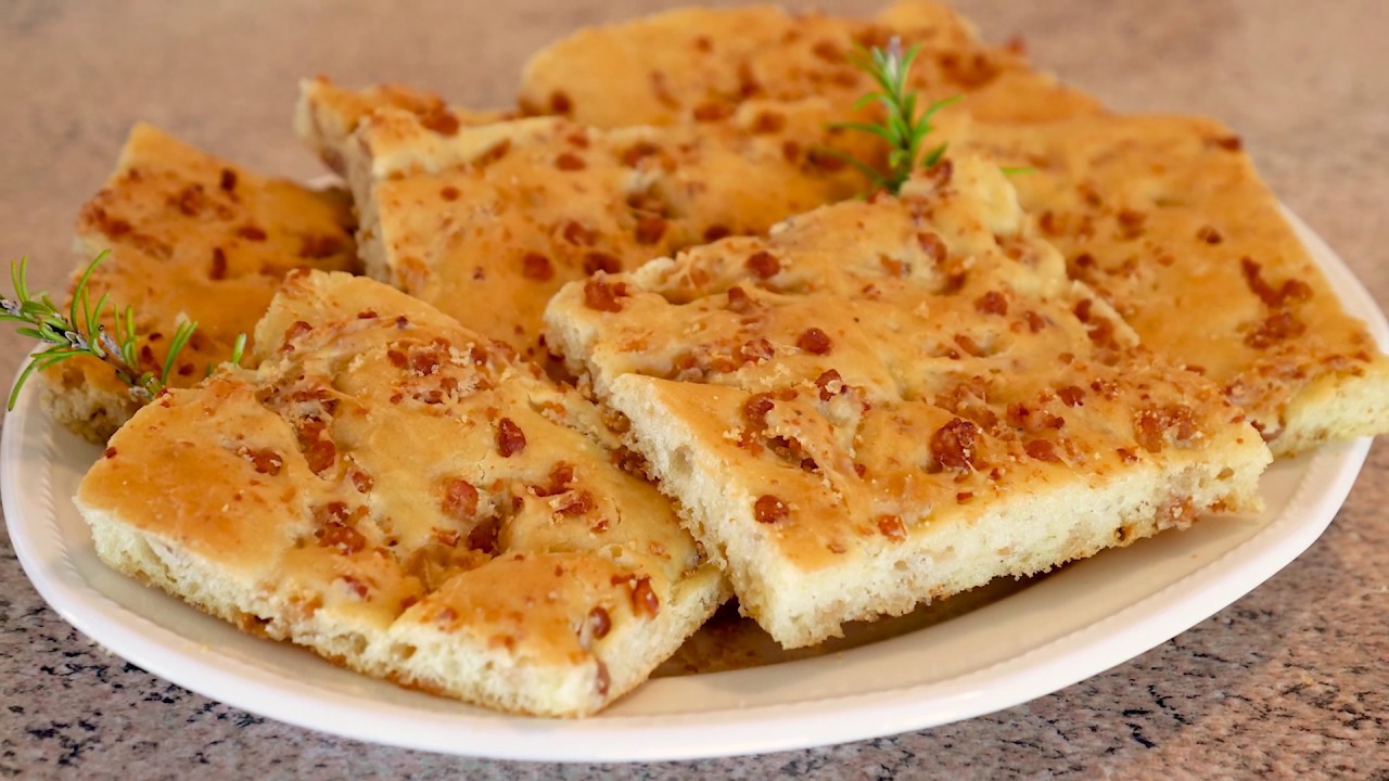 Focaccia con grasselli - In cucina a modo mio
