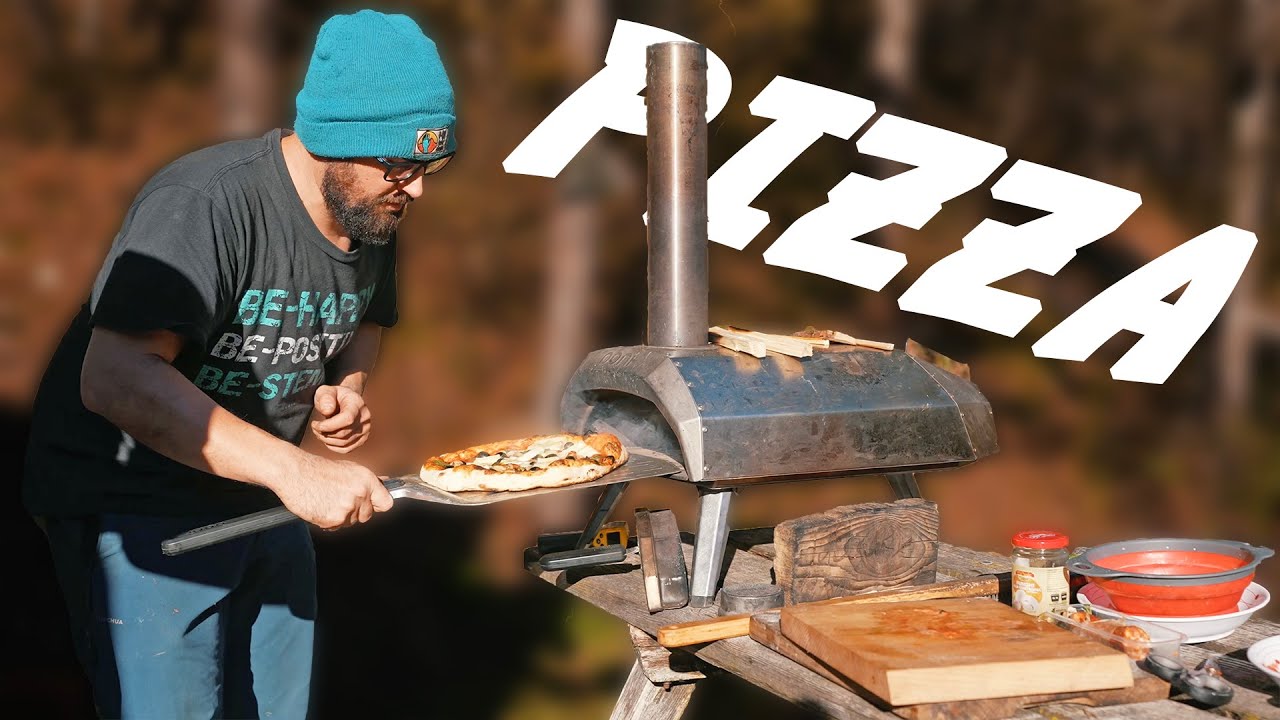 PIZZA WILD cotta in un FORNO a legna PORTATILE! 🍕​🏕️​​🔥​