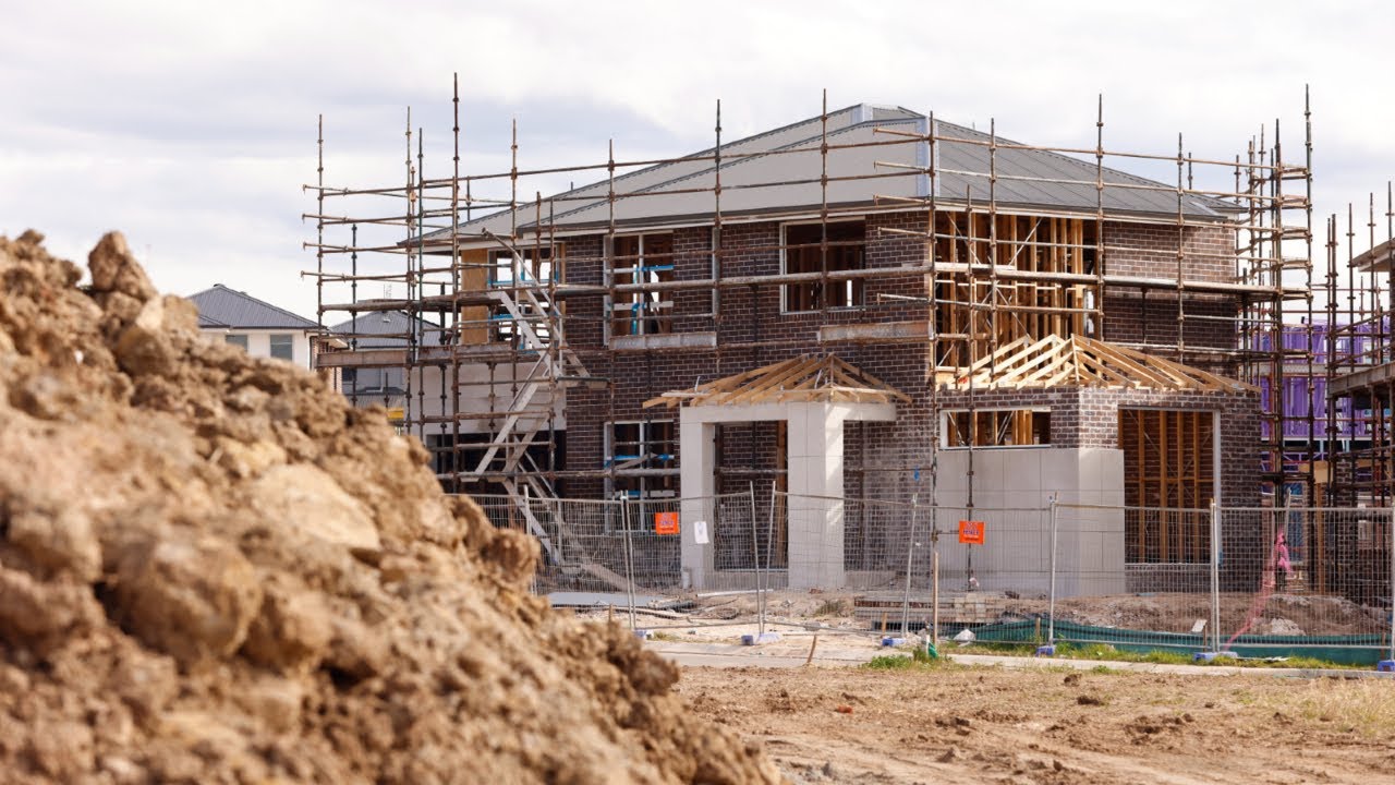 Government faces a &lsquo;serious problem' as Australian housing approvals near 12-year low