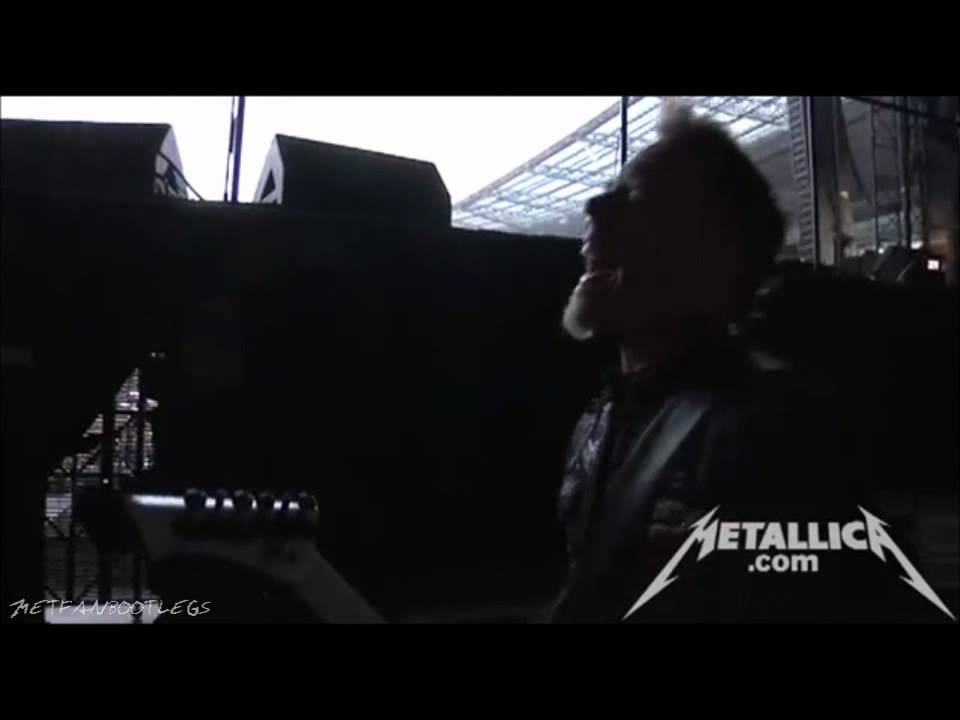 Metallica - Pre Show Huddle [Paris May 12, 2012] HD
