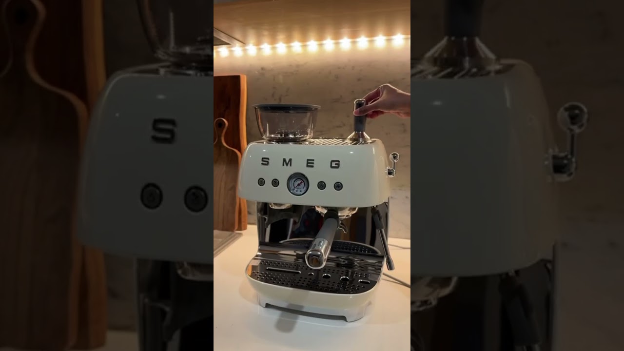 ☕ SMEG Espresso Coffee Machine &ndash; Built-in Grinder | EGFO3