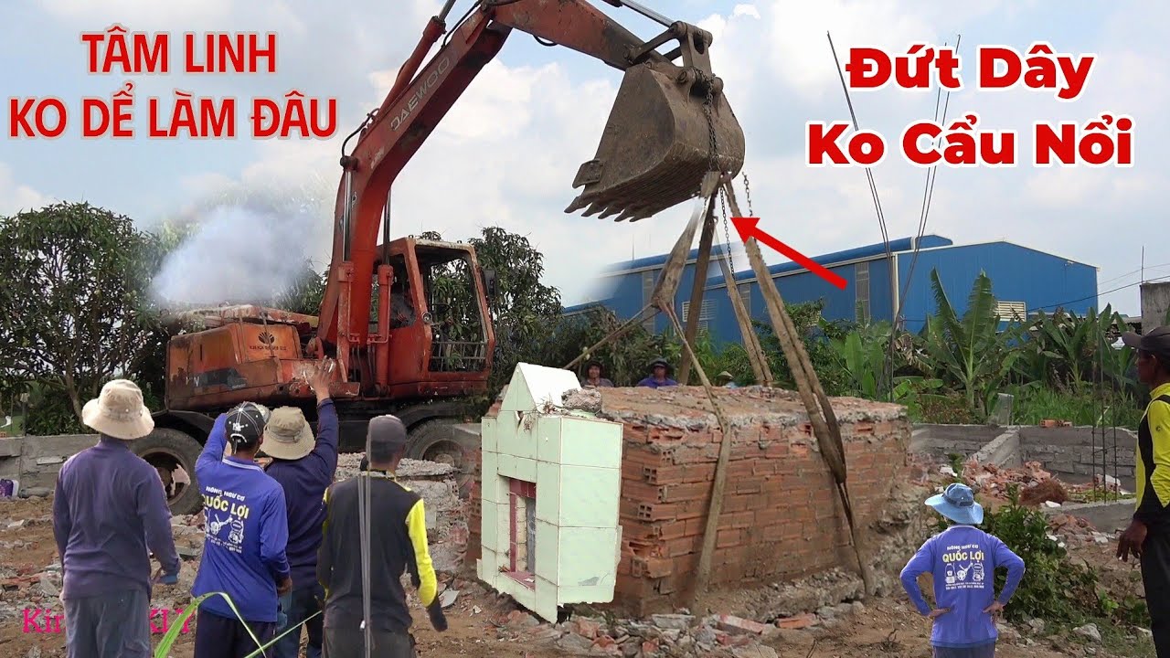 1 Xe Cẩu Bỏ Chạy,1 Xe Cuốc Hư Khi Cẩu Mã Đá,Không Nặng Bao Nhiêu. Nhưng Không Cẩu Nổi.