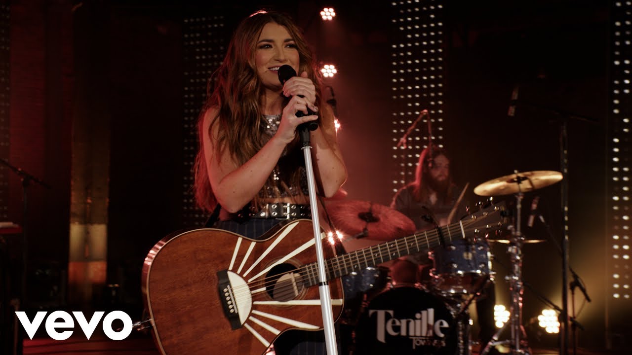 Tenille Townes - Girl Who Didn't Care (Live Performance)