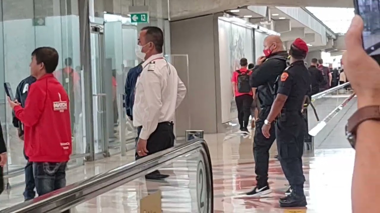 บรรยากาศทีมลิเวอร์พูลมาถึงไทย liverpool  arrived Thailand  10/07/22