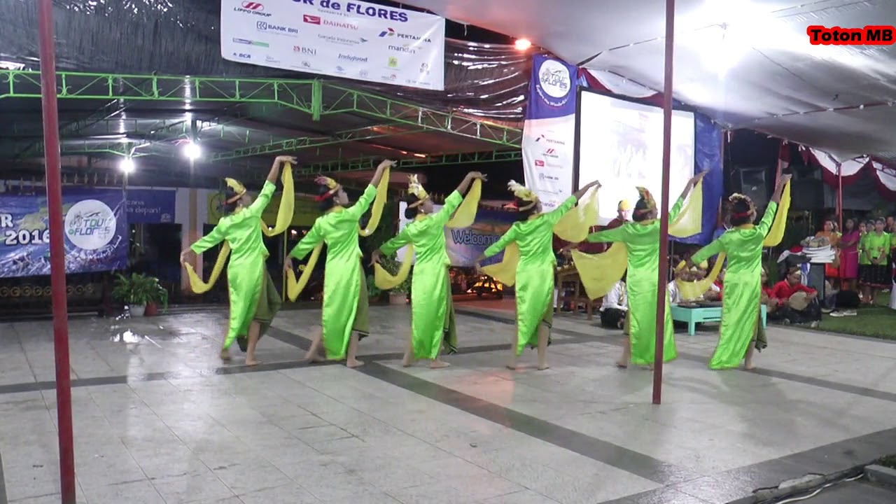 Tarian Kaka Ngkiong SMAK Setia Bakti Ruteng