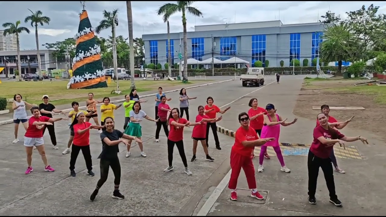 Wishing you all a Merry Christmas! Rockin Around the Christmas tree | Christmas Dance compilation