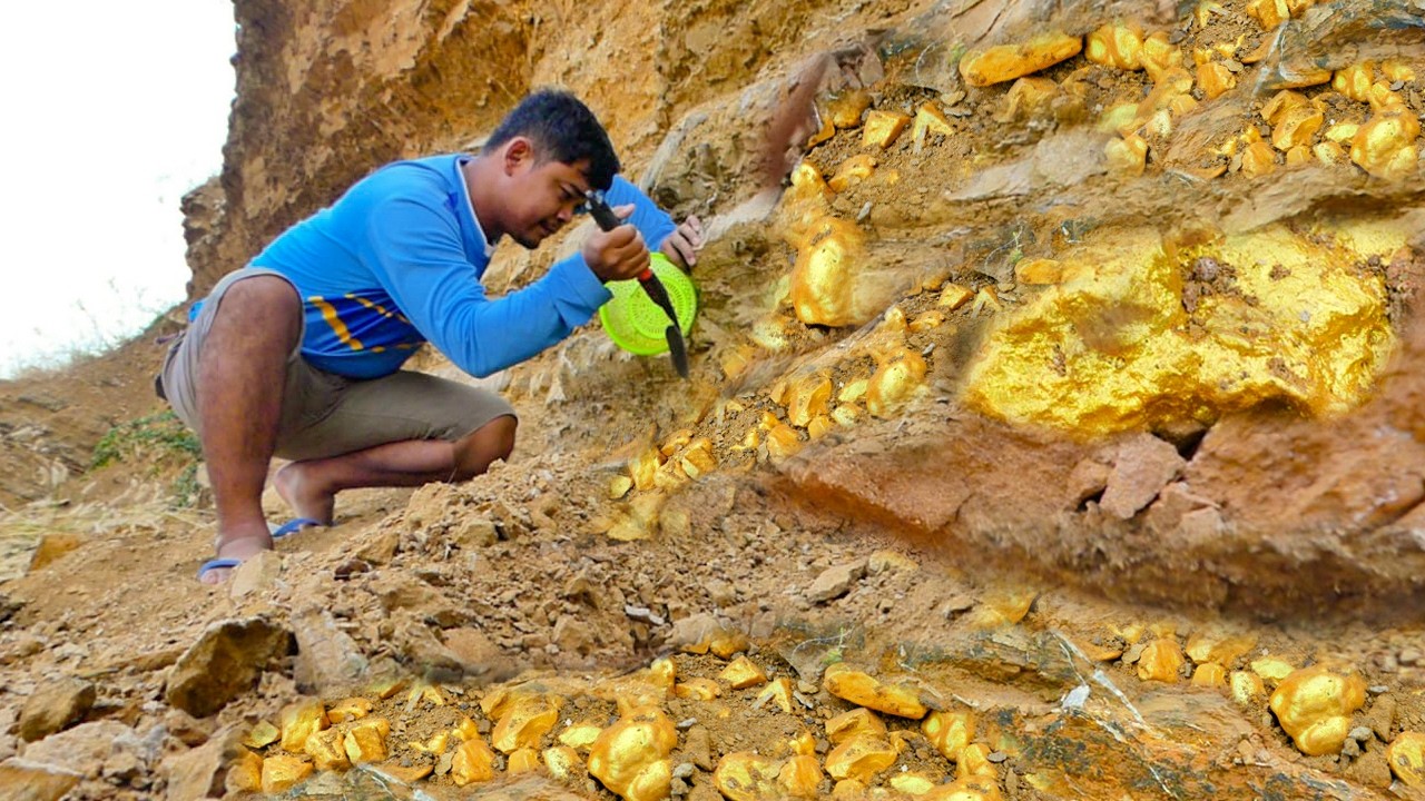 I Didn’t Expect THIS Much Gold Here… Gold Nuggets Falling Out of the Rock! 😳