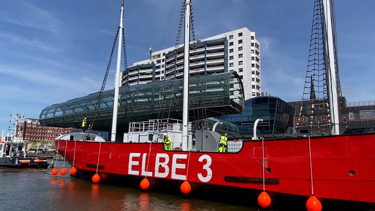 Das Feuerschiff „Elbe 3“ ist im Museumshafen angekommen