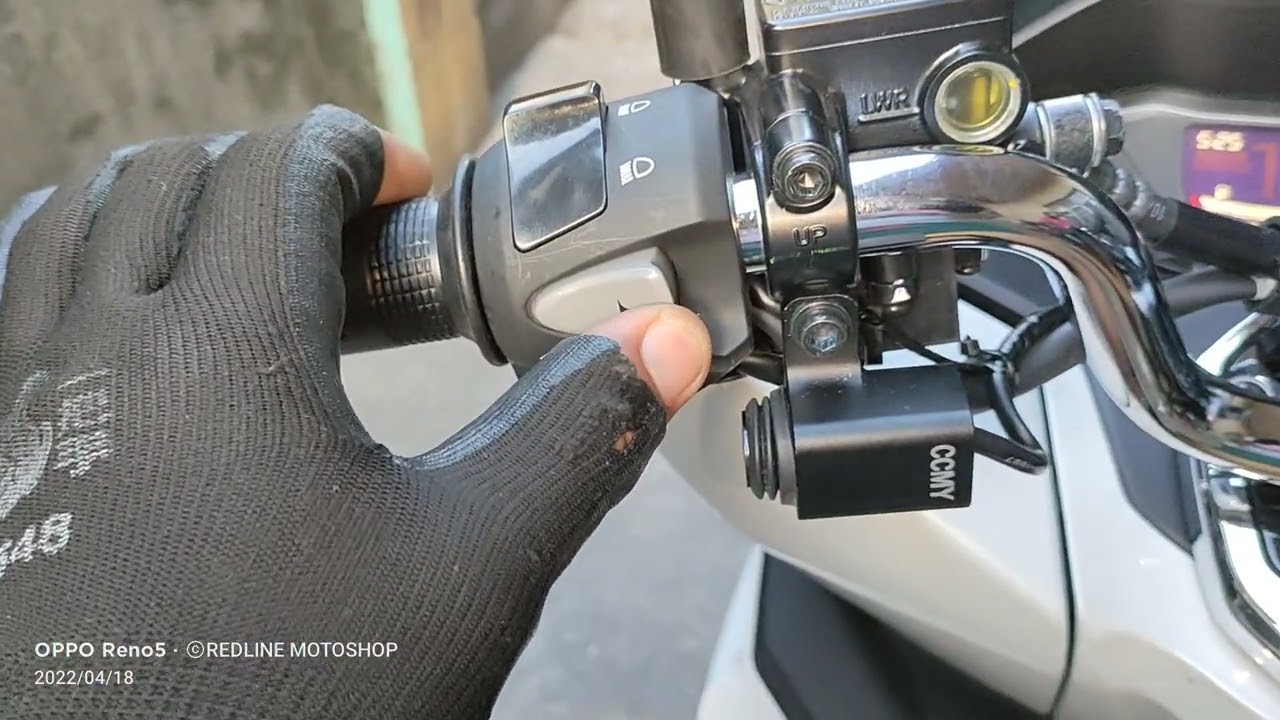 HONDA PCX 160 INSTALL PIAA & MINI DRIVING LIGHT PASSING SENSOR SWITCH